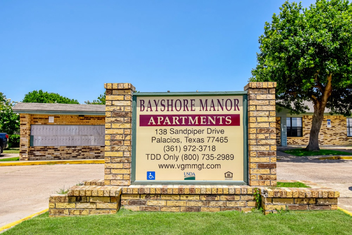 Bayshore Manor gallery photo 1