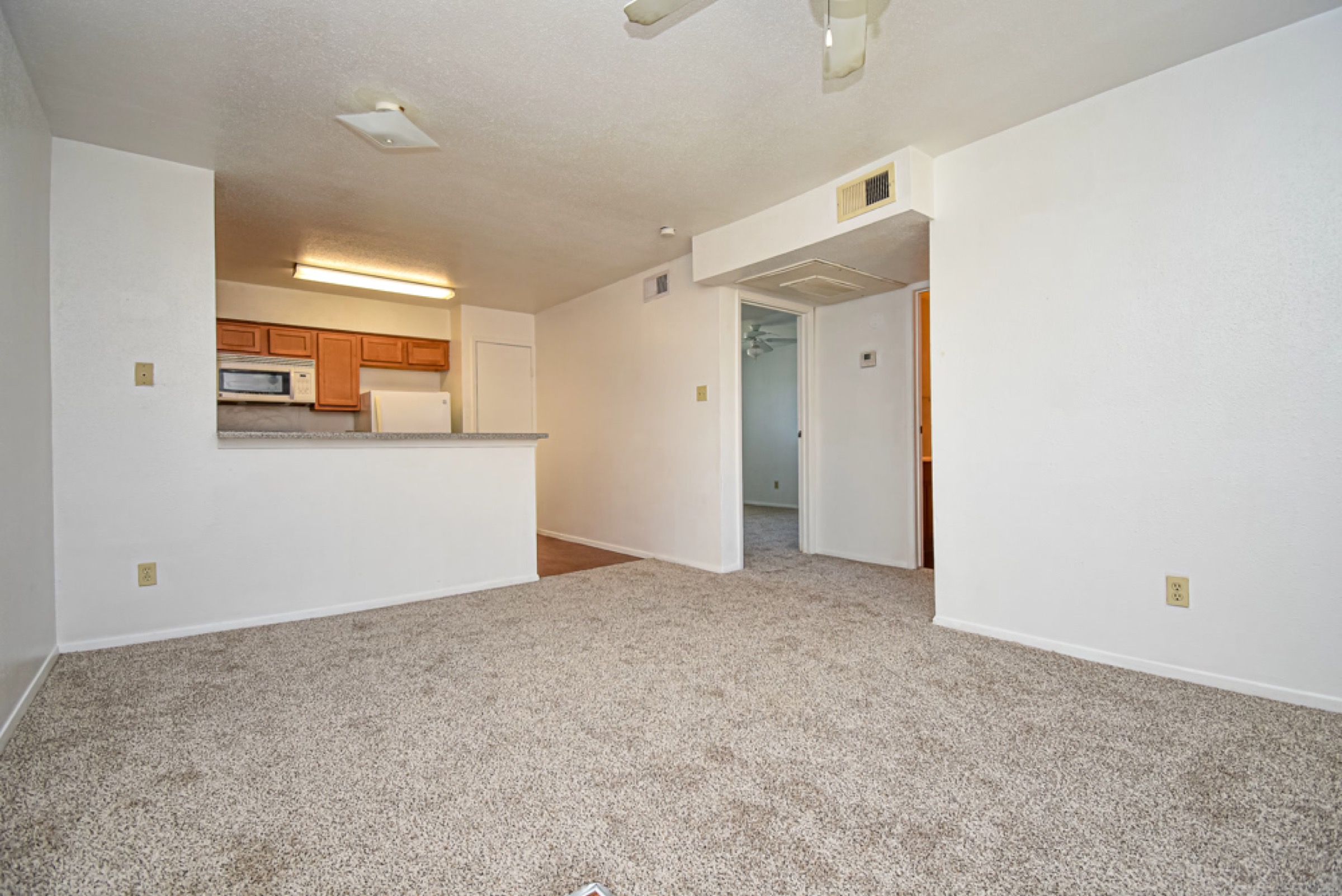 Brookhollow Manor community features