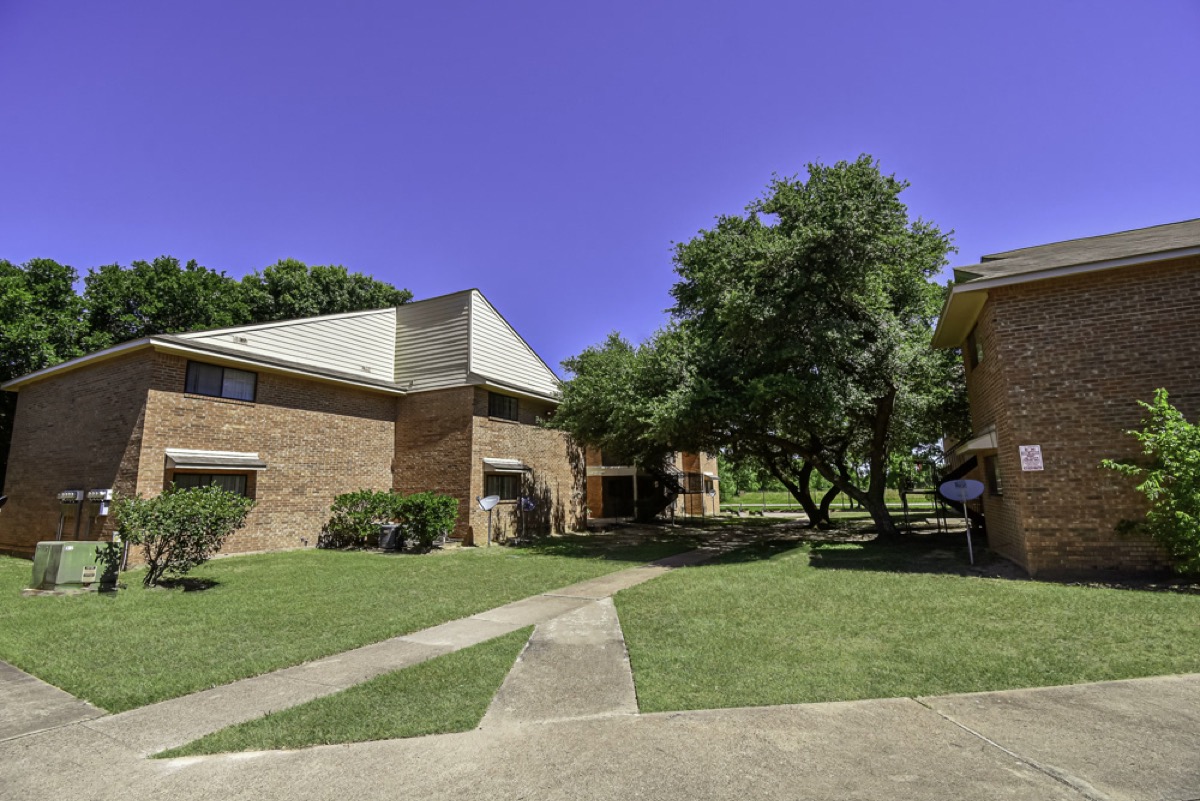 Brookhollow Manor gallery photo 1