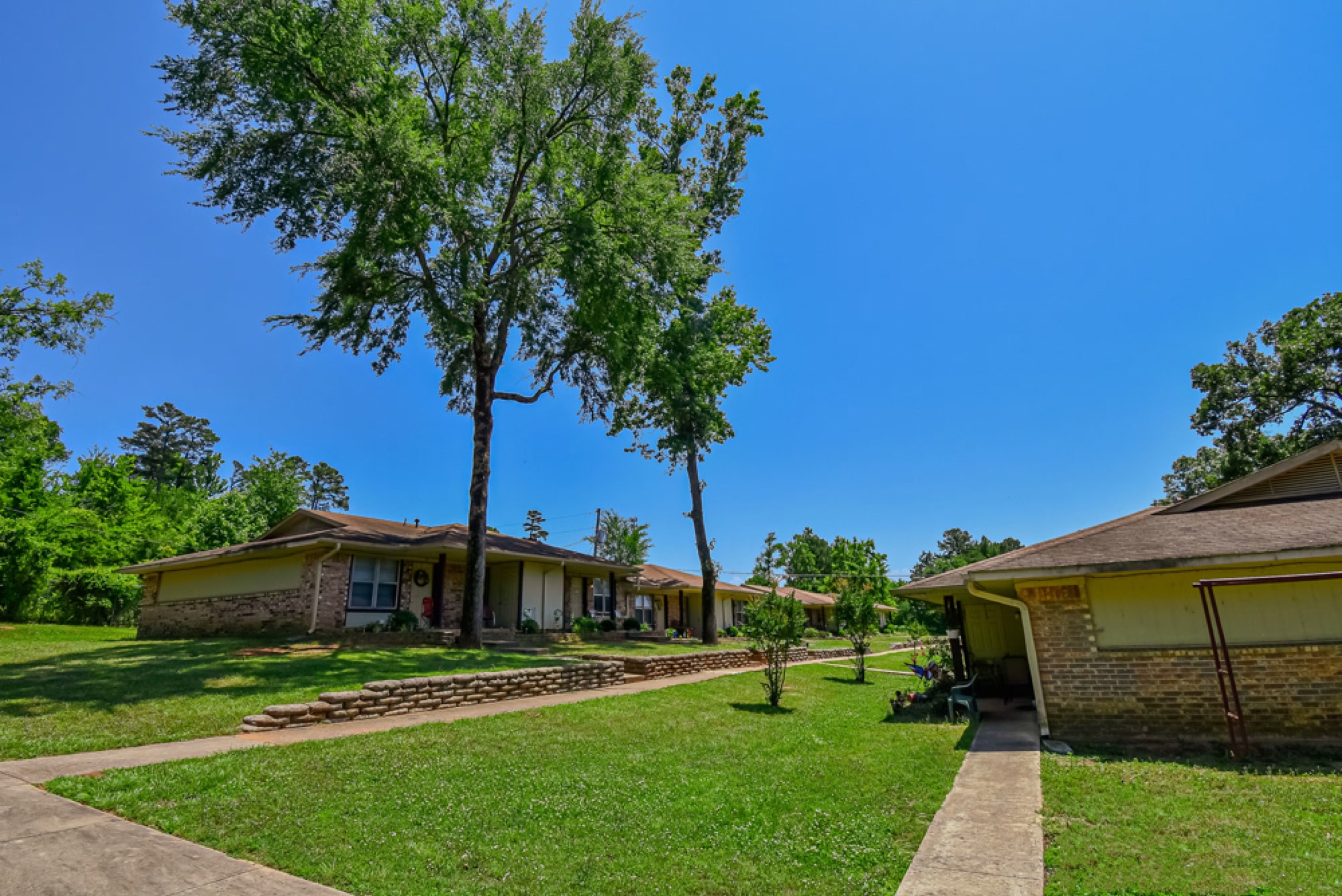 Country Square community features