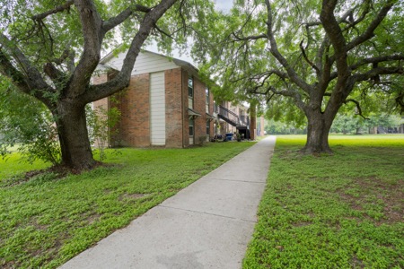 Danbury Manor gallery photo 26