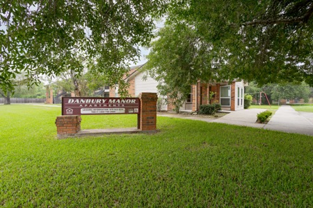 Danbury Manor gallery photo 3