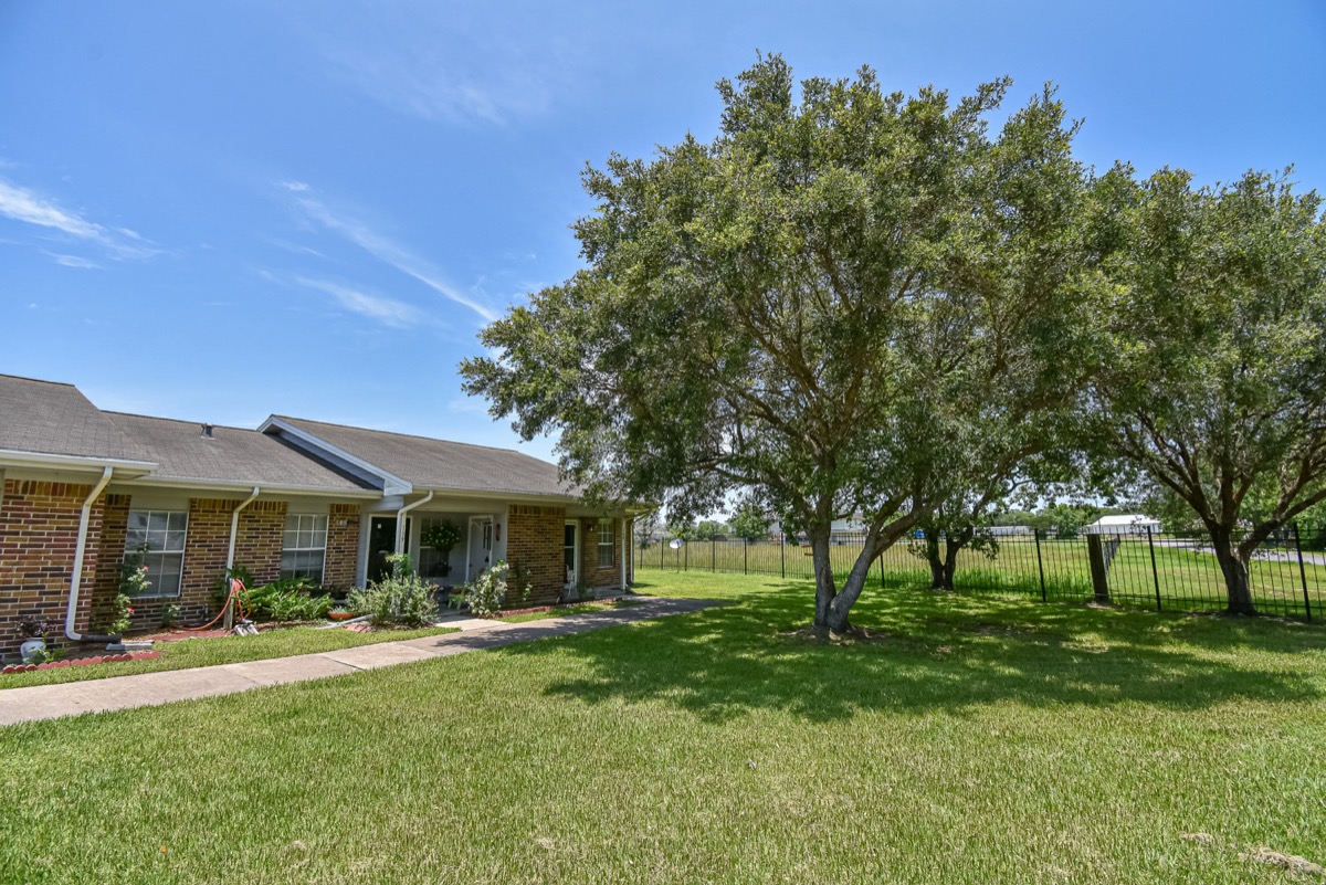 Golden Manor gallery photo 9