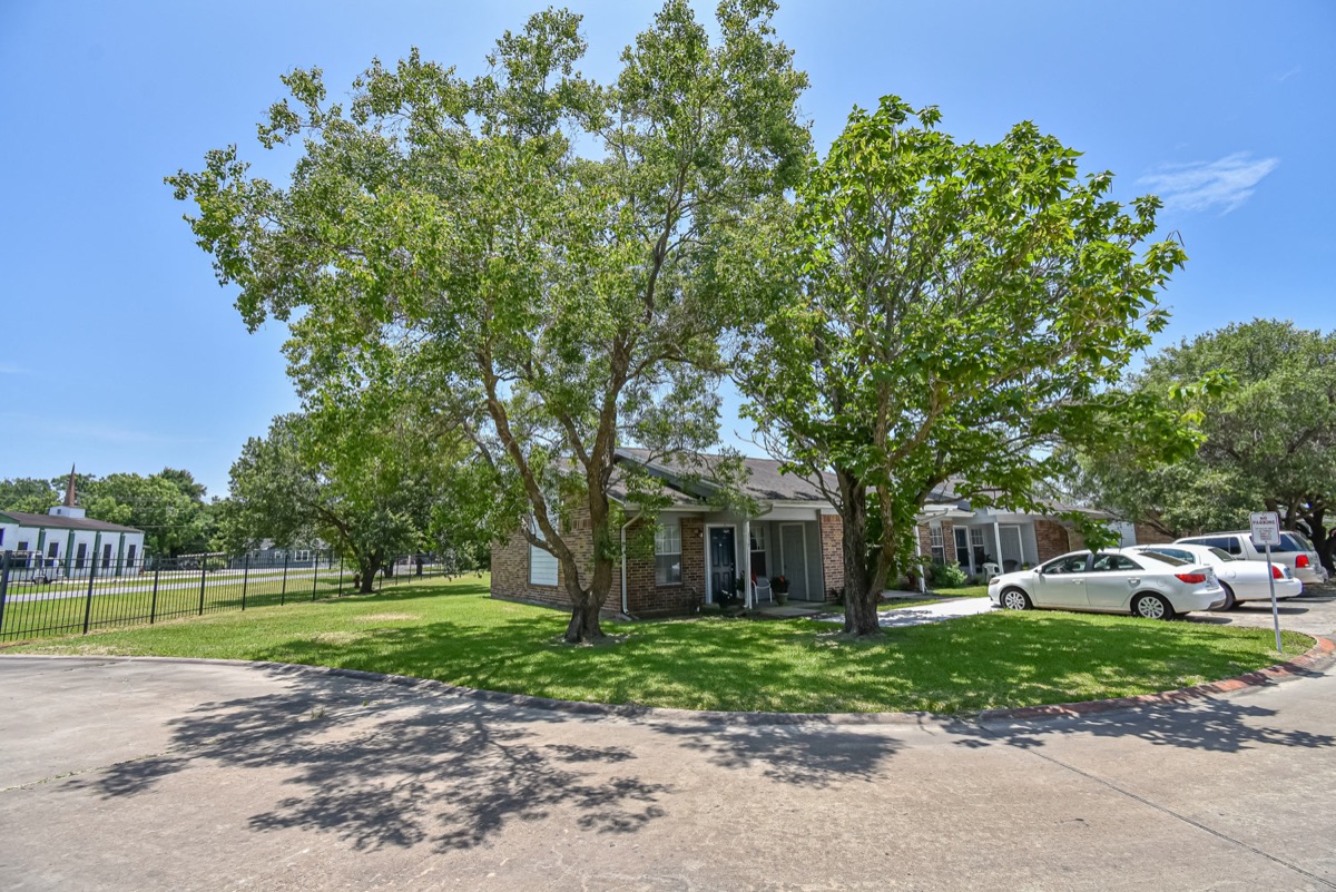 Golden Manor gallery photo 10