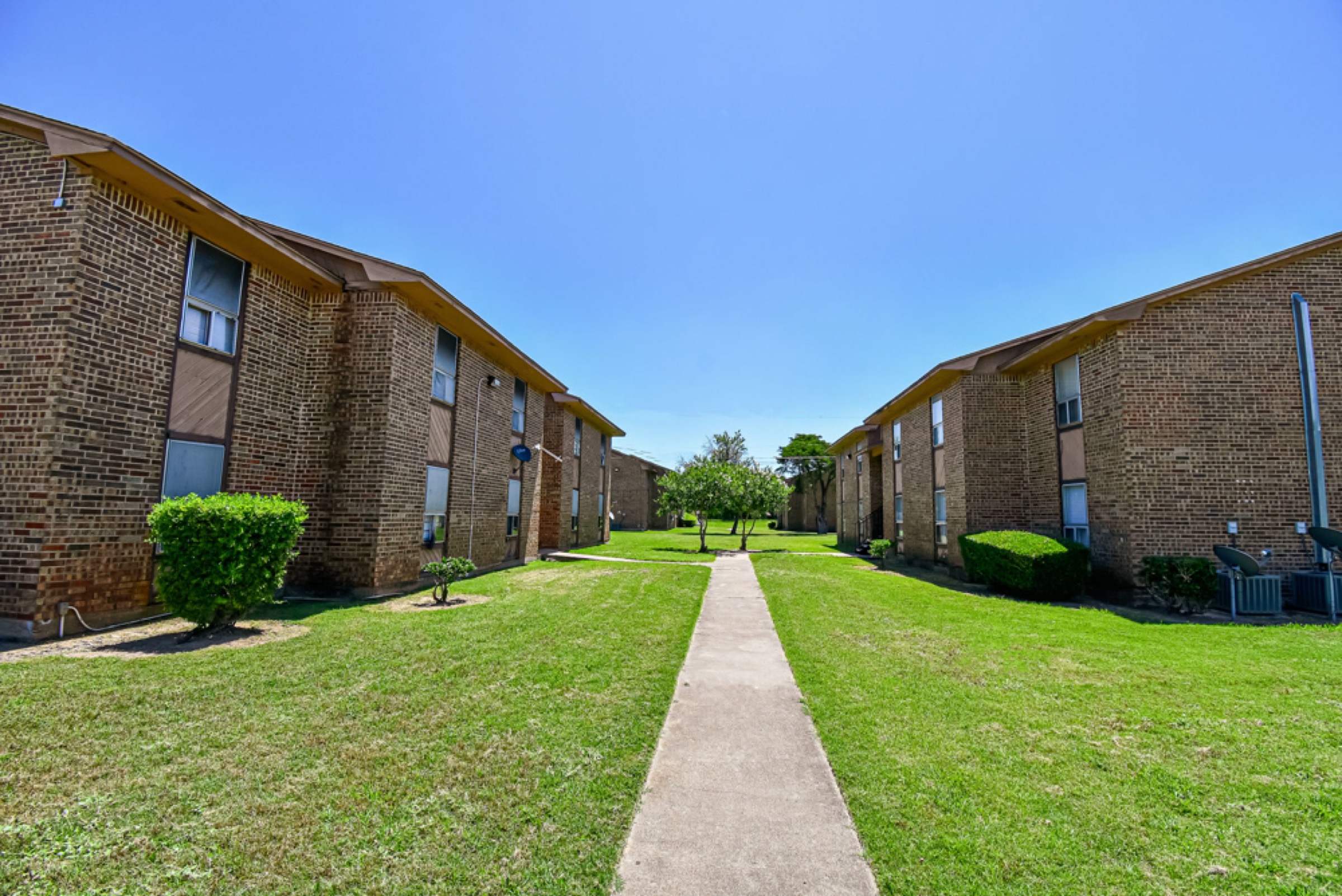 Green Manor community features