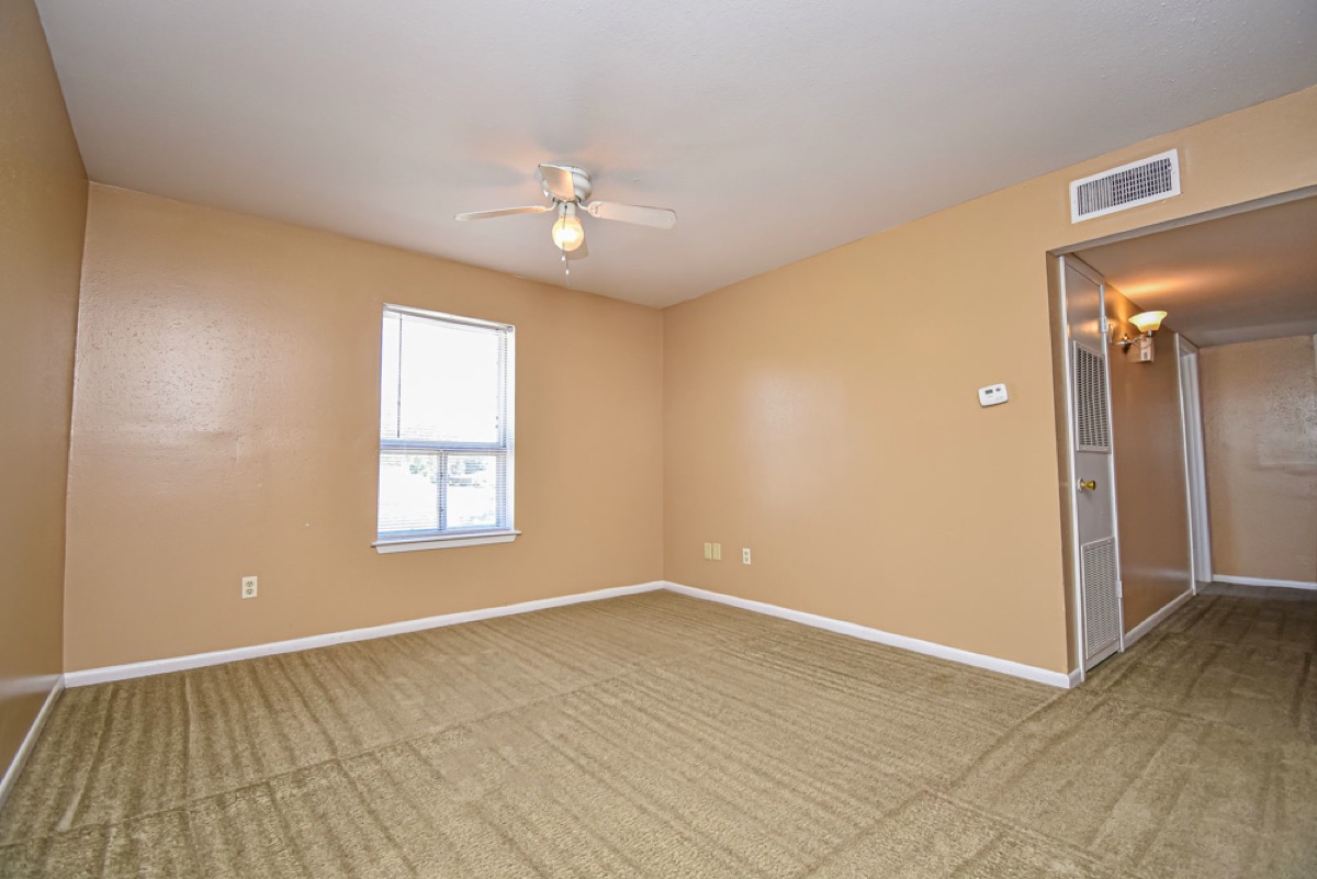 Green Manor gallery photo 1