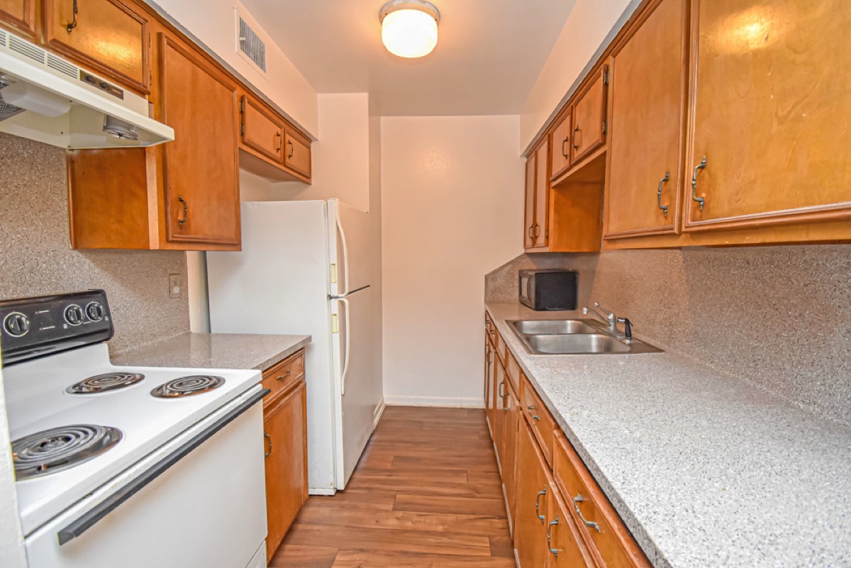 Green Manor gallery photo 2