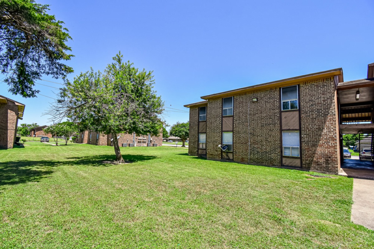 Green Manor gallery photo 12