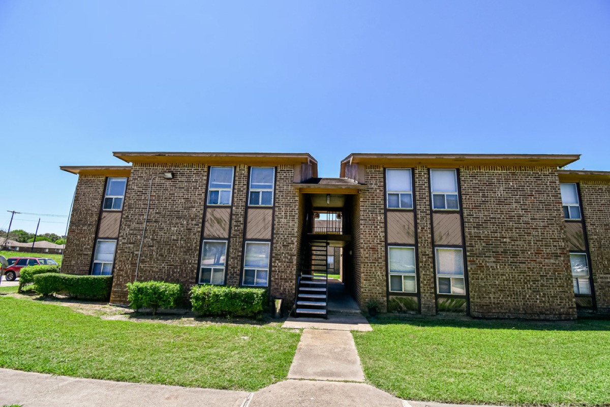 Green Manor gallery photo 13