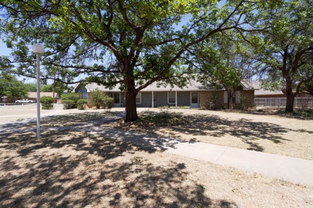 Idalou Manor Apartments gallery photo 2