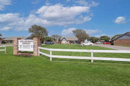 Levelland Manor Apartments gallery photo 1