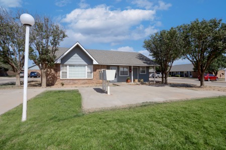 Levelland Manor Apartments gallery photo 2