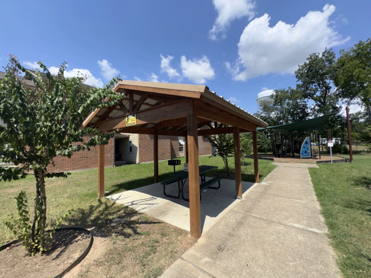 Oak Bend gallery photo 28