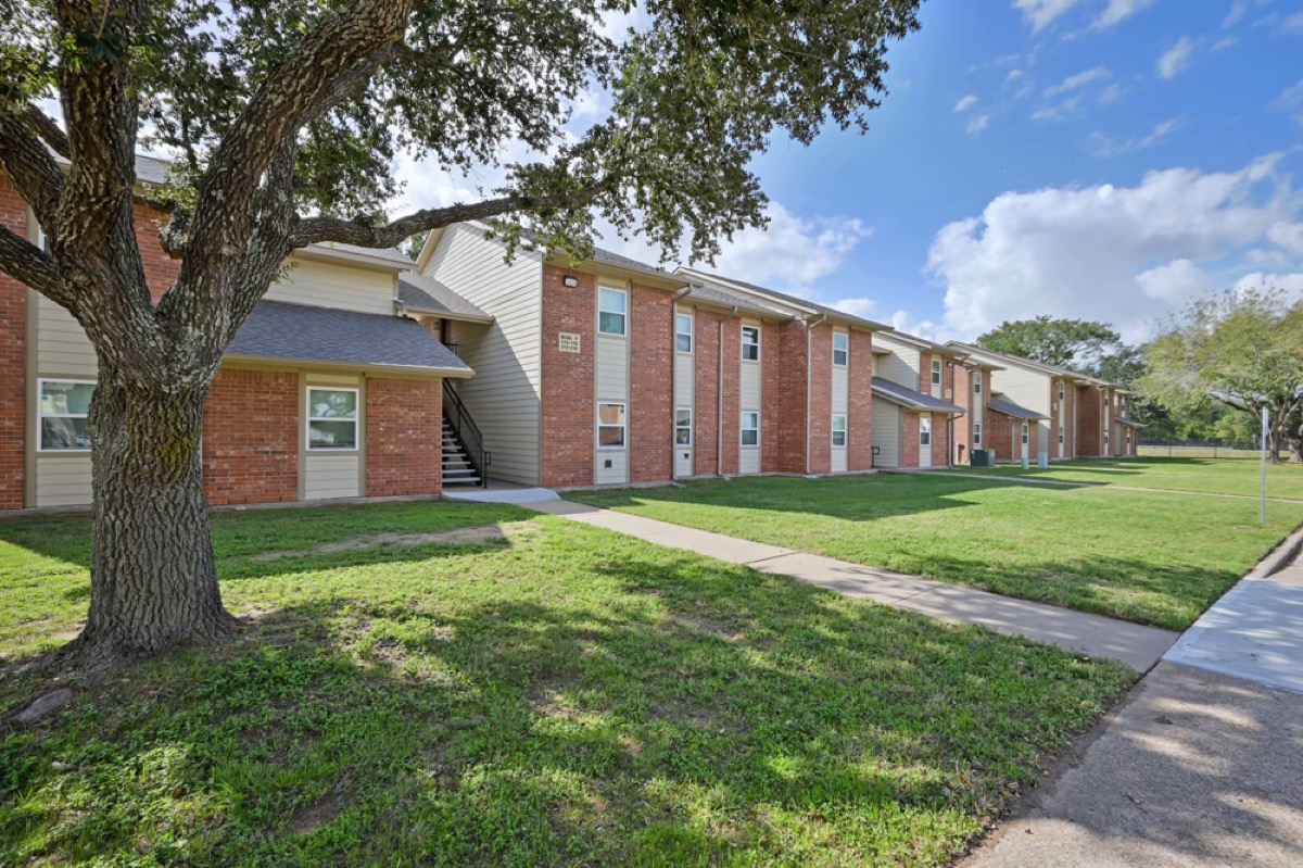 Oak Bend gallery photo 46