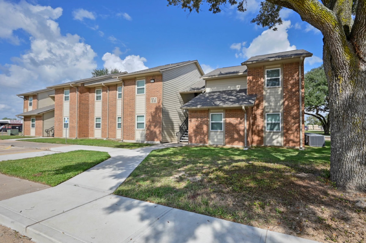 Oak Bend gallery photo 48