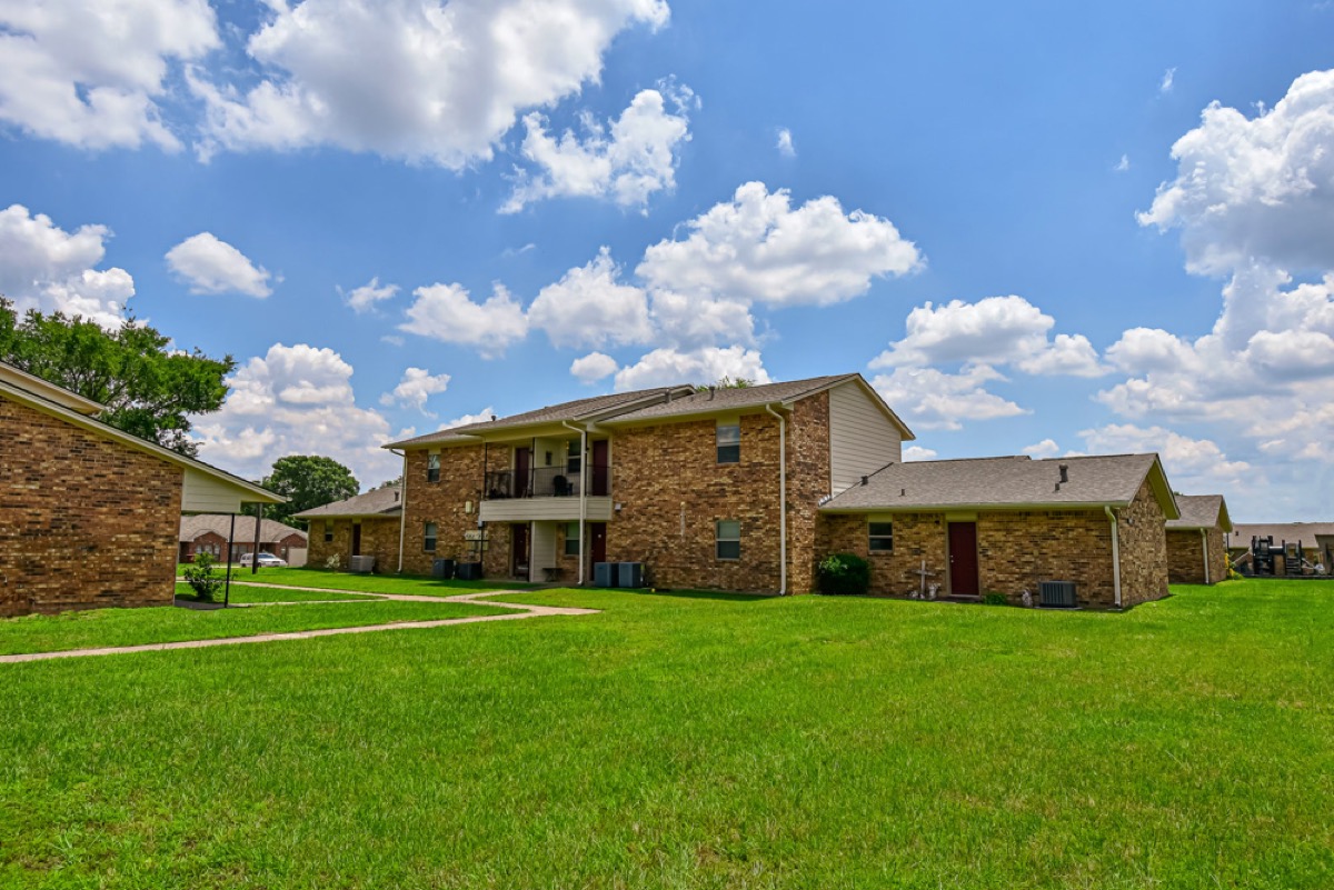 The Oaks of Westview gallery photo 1