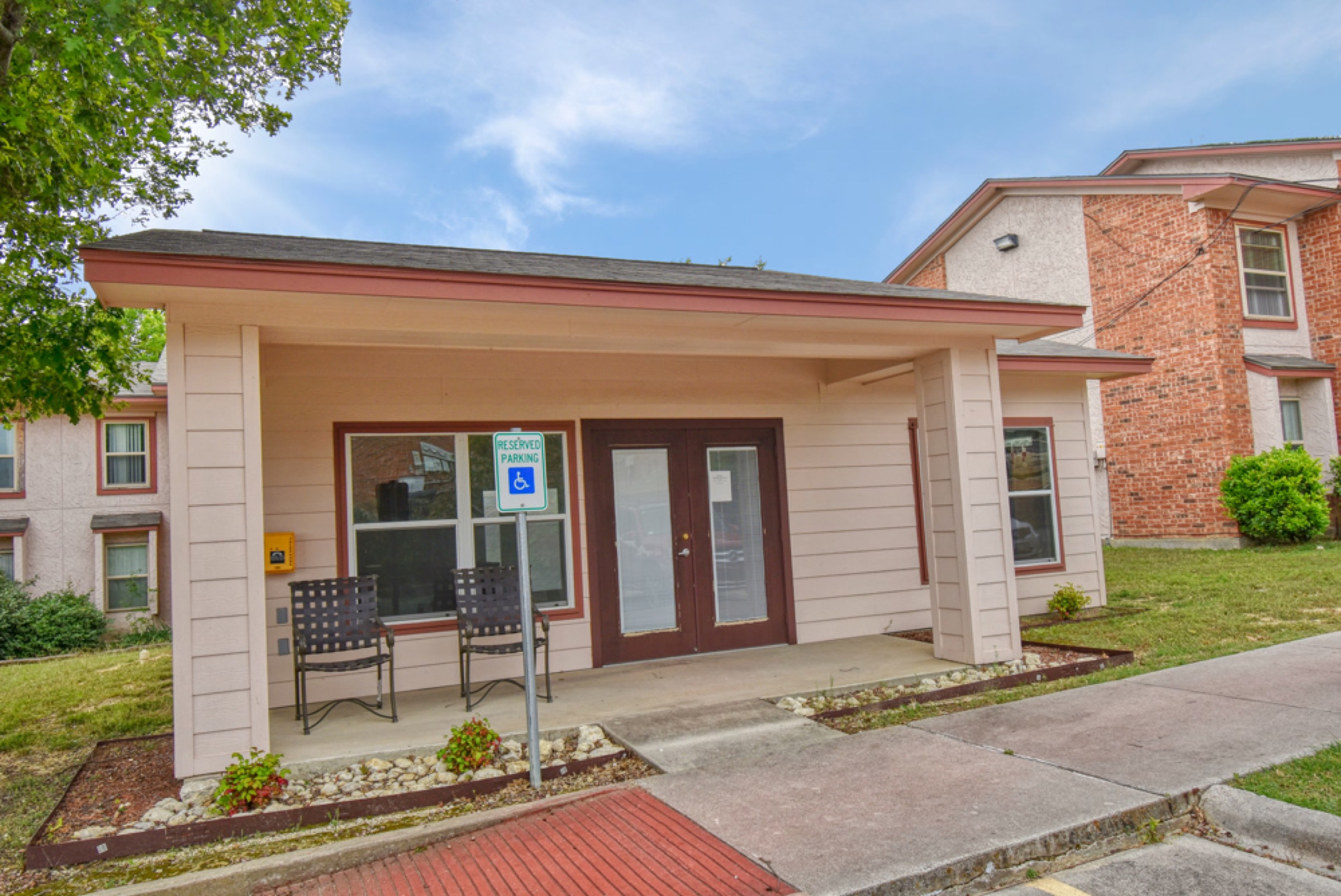 Quail Run community features