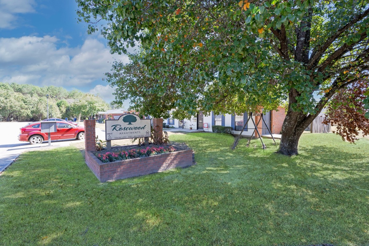 Rosewood Apartments gallery photo 2