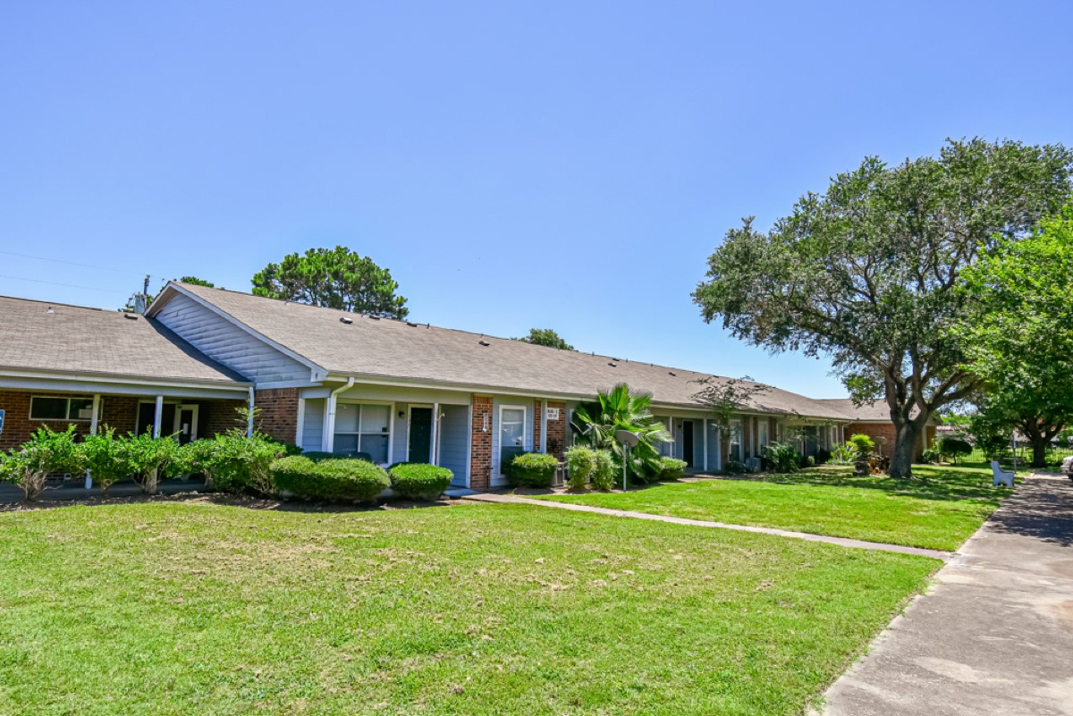 Shady Oaks gallery photo 15