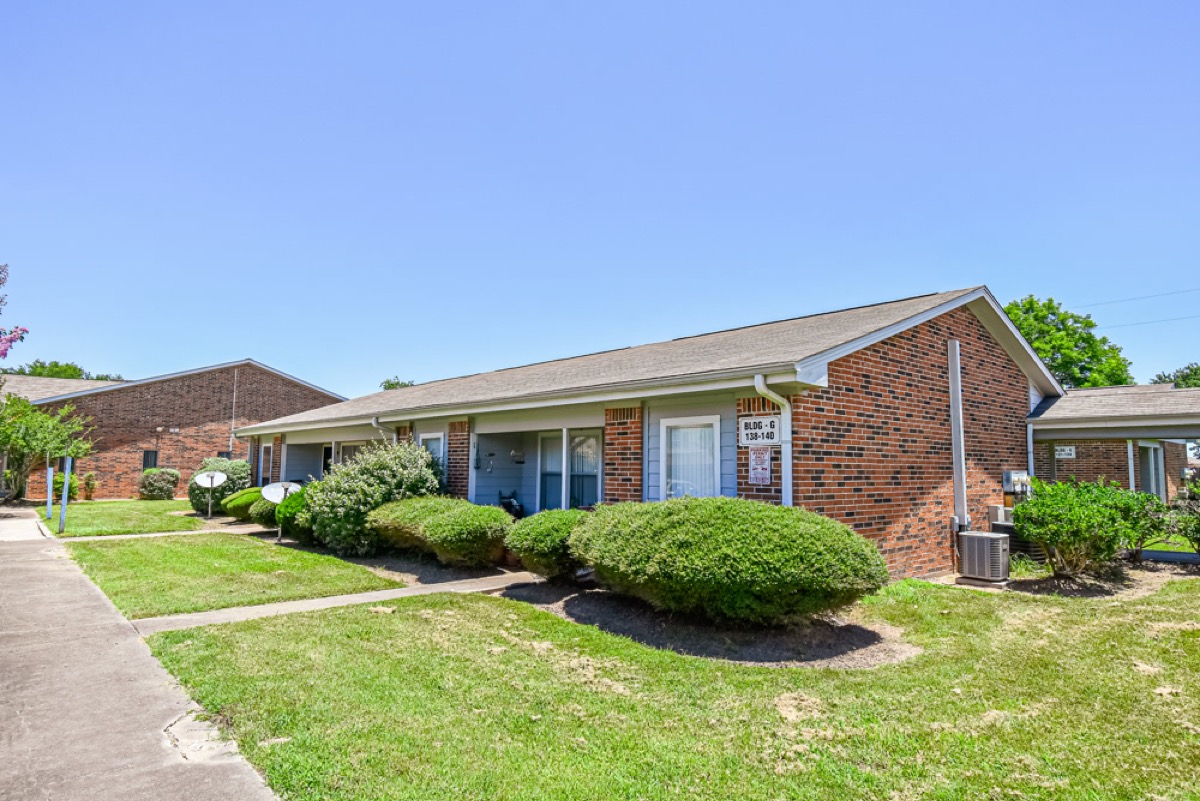 Shady Oaks gallery photo 16