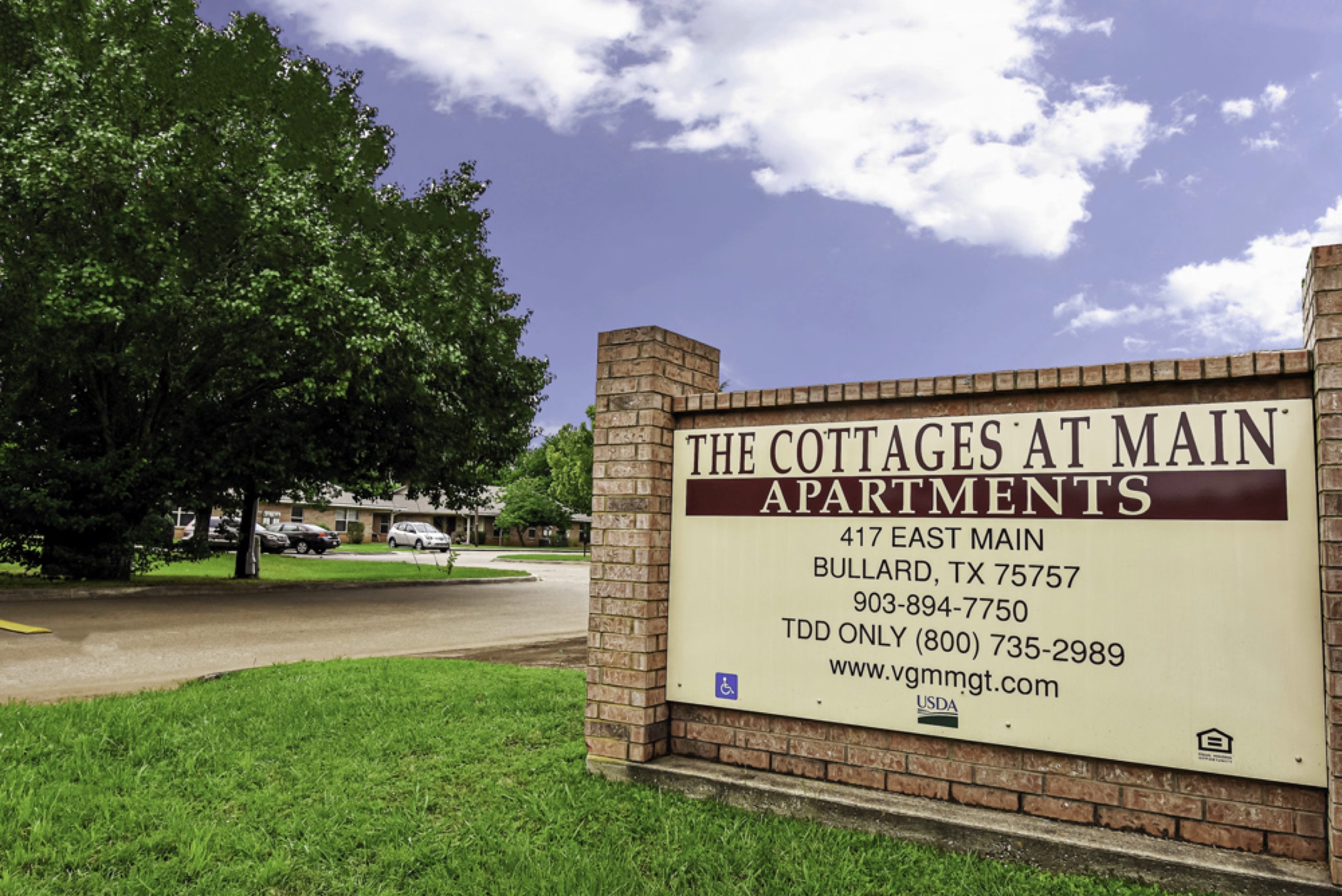 The Cottages at Main community features