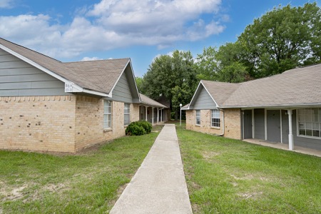 Woodland Apartments gallery photo 4